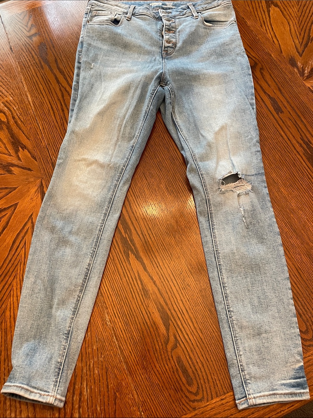 Old Navy Light Blue Skinny Jeans with Ripped Knee Rockstar